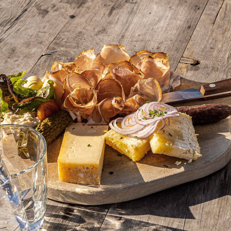 ro-rossalm-plose-brixen-alm-restaurant-dolomiten-eisacktal-genuss-kulinarik-snack