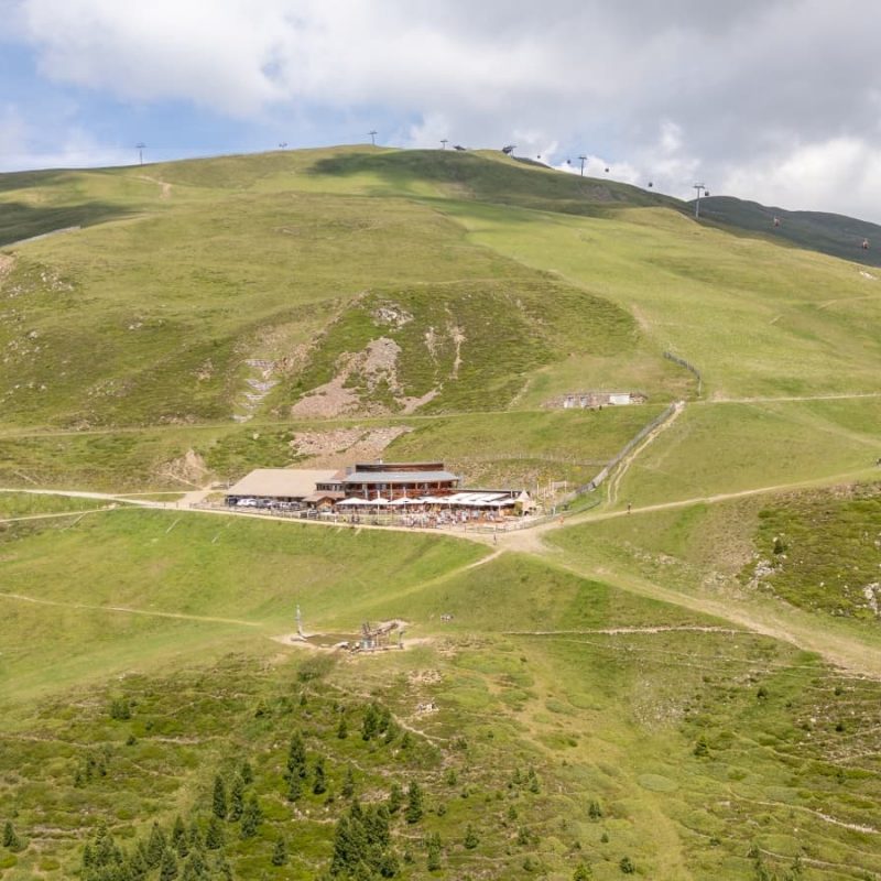 rossalm-brixen-plose-sommer-wandern-alm-huette-1