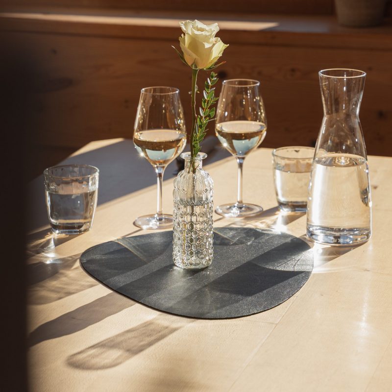 rossalm-plose-almrestaurant-gedeckter-tisch-2026