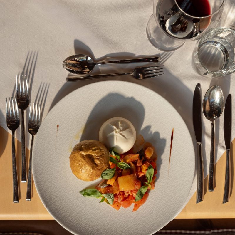Hauptgang im Almrestaurant der Rossalm Plose Hauptgang im Almrestaurant der Rossalm Plose