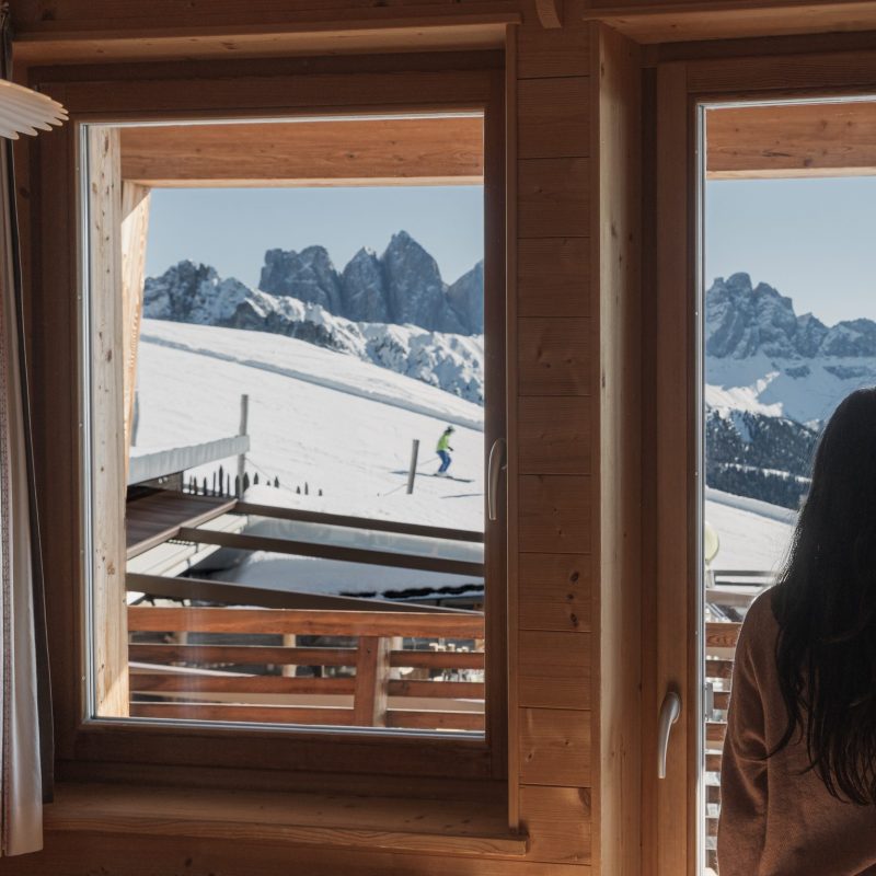 Ausblick aus dem Almzimmer der Rossalm Plose auf die Geislerspitzen Ausblick aus dem Almzimmer der Rossalm Plose auf die Geislerspitzen