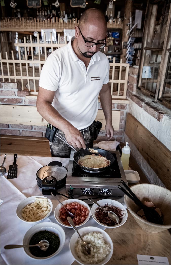 Rossalm Genuss Almrestaurant Frühstück Brixen Plose